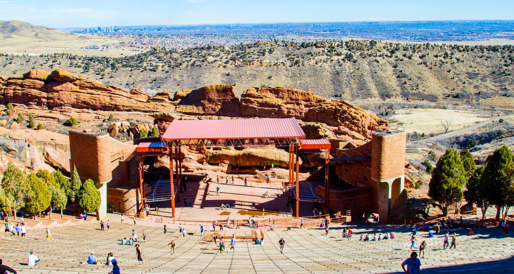 a-look-inside-red-rocks-amphitheater-artist-waves-a-voice-of-the